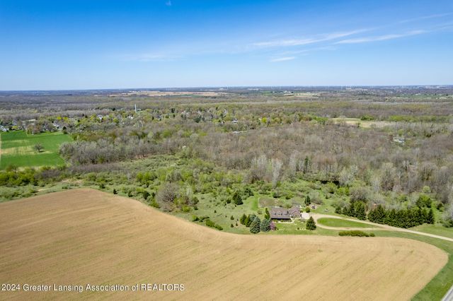 7757 N Forest Hill Road, St. Johns, MI 48879