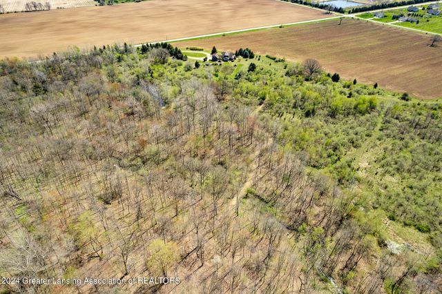 7757 N Forest Hill Road, St. Johns, MI 48879