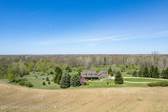 7757 N Forest Hill Road, St. Johns, MI 48879