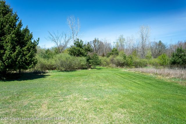 7757 N Forest Hill Road, St. Johns, MI 48879