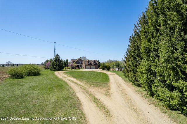 7757 N Forest Hill Road, St. Johns, MI 48879