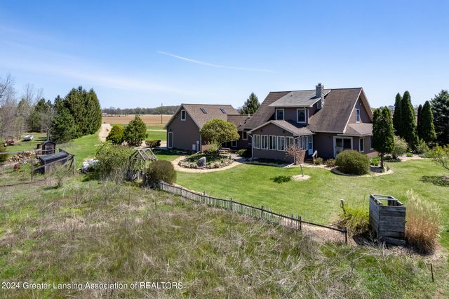 7757 N Forest Hill Road, St. Johns, MI 48879