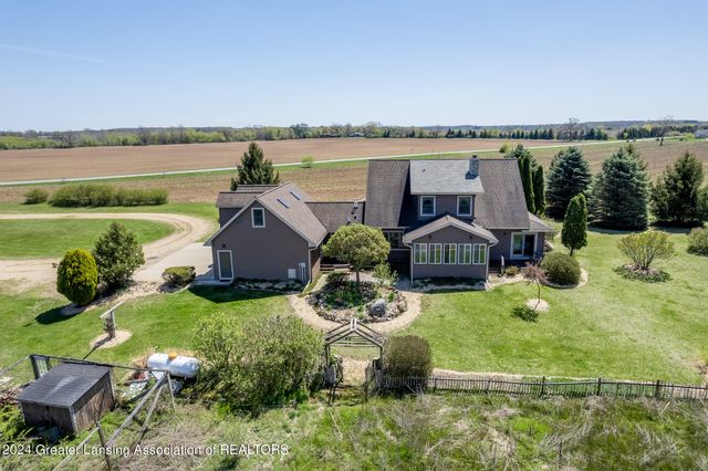 7757 N Forest Hill Road, St. Johns, MI 48879