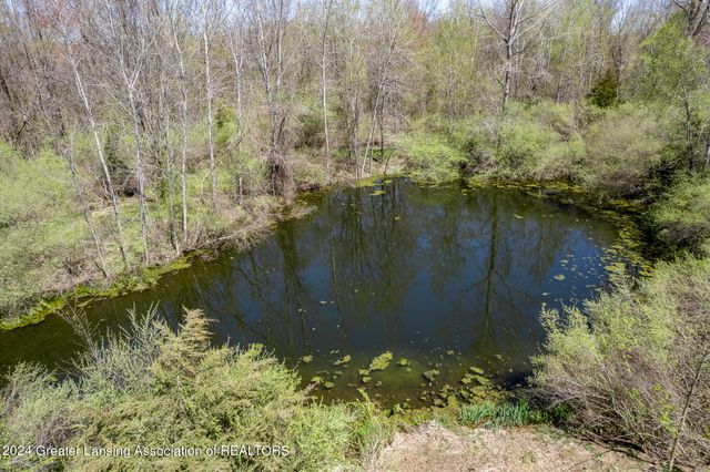 7757 N Forest Hill Road, St. Johns, MI 48879