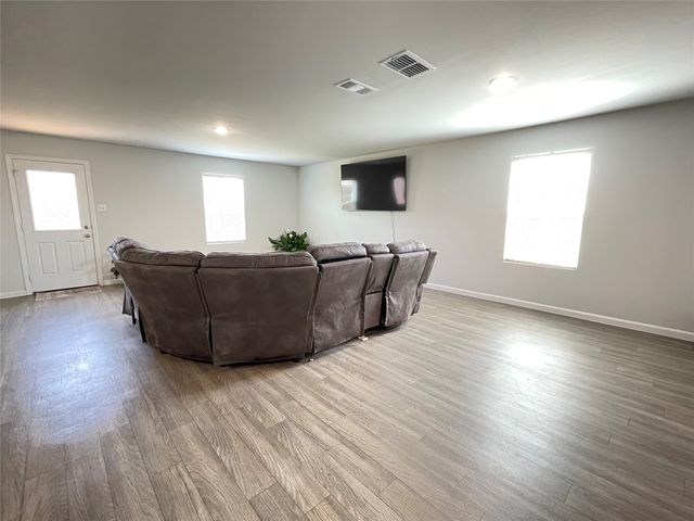 1007 Ripplewood Circle, Chandler, TX 75758