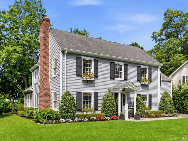 29 Hawthorne Place, Manhasset, NY 11030