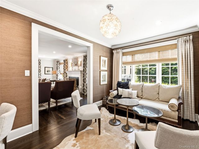 29 Hawthorne Place, Manhasset, NY 11030