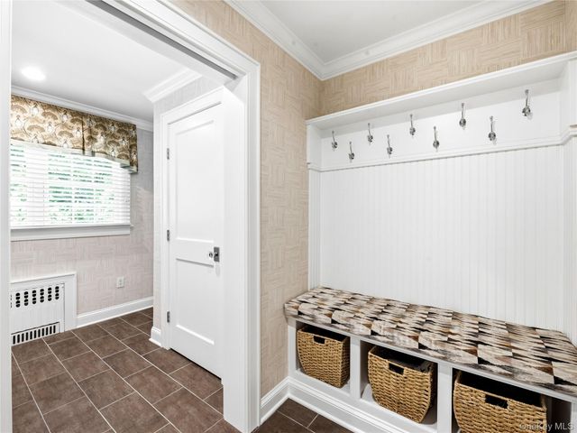 29 Hawthorne Place, Manhasset, NY 11030