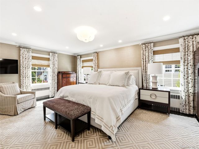 29 Hawthorne Place, Manhasset, NY 11030