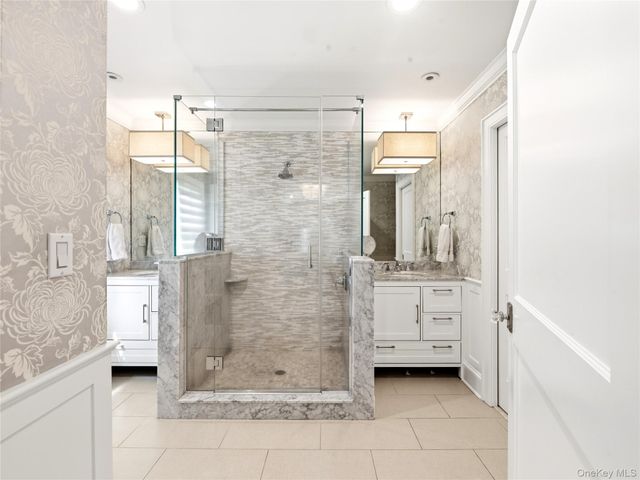 29 Hawthorne Place, Manhasset, NY 11030