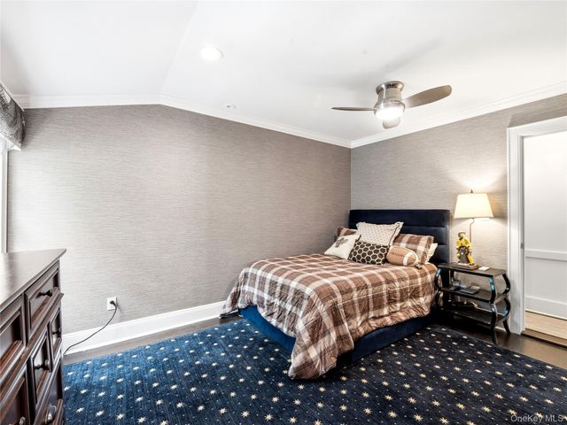 29 Hawthorne Place, Manhasset, NY 11030