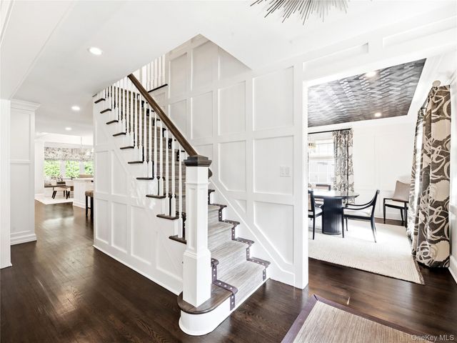 29 Hawthorne Place, Manhasset, NY 11030