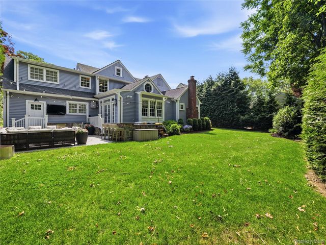 29 Hawthorne Place, Manhasset, NY 11030