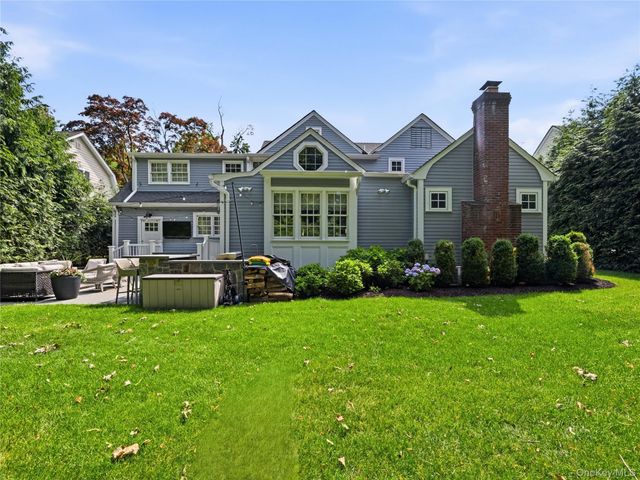 29 Hawthorne Place, Manhasset, NY 11030