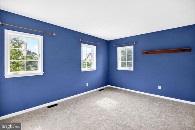 615 YARDLEY LN, Downingtown, PA 19335