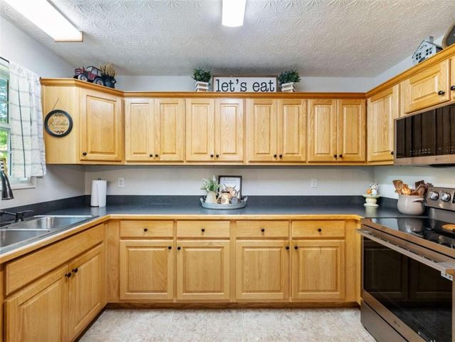 50 Kensington Drive, Cleveland, GA 30528