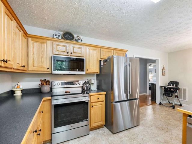50 Kensington Drive, Cleveland, GA 30528