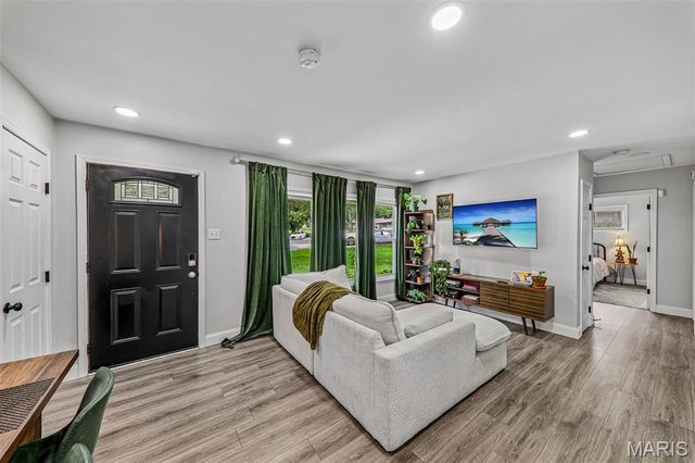 1629 Jett Drive, Dellwood, MO 63136