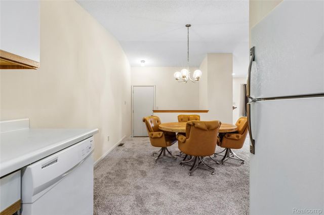 914 North Road, Fenton, MI 48430