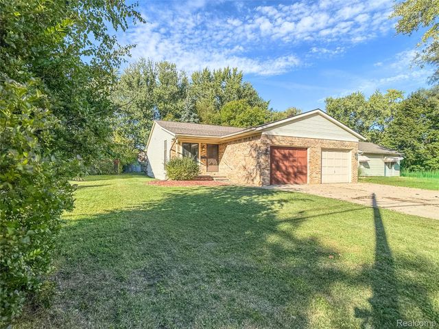 914 North Road, Fenton, MI 48430