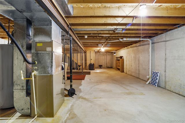 914 North Road, Fenton, MI 48430