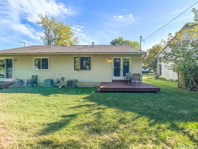 914 North Road, Fenton, MI 48430