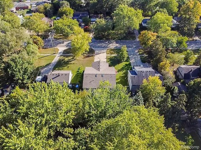 914 North Road, Fenton, MI 48430