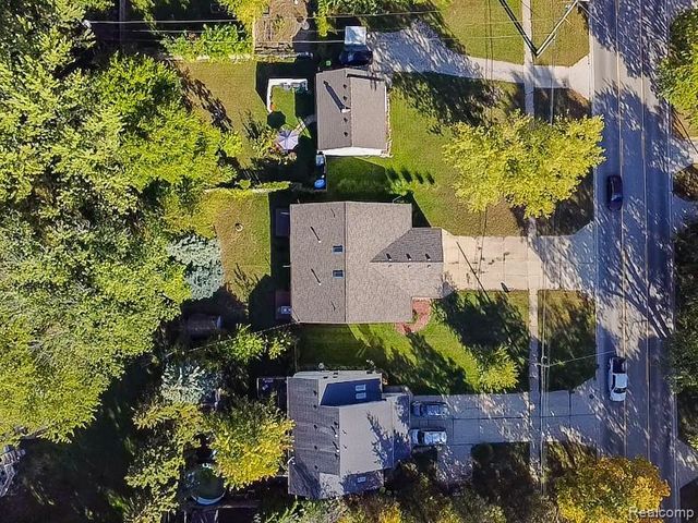 914 North Road, Fenton, MI 48430