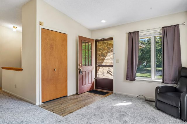 914 North Road, Fenton, MI 48430