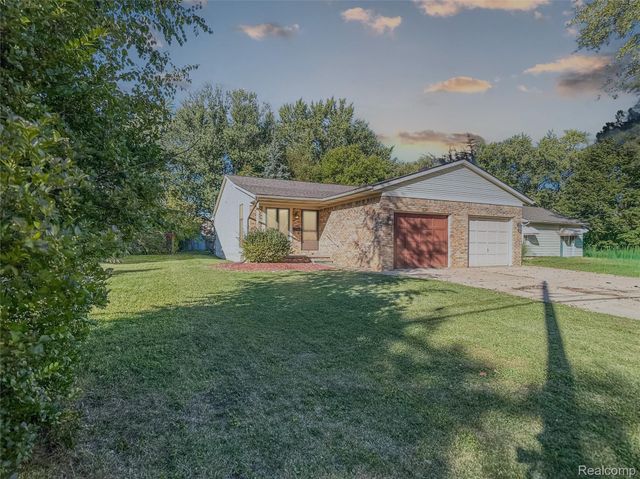 914 North Road, Fenton, MI 48430