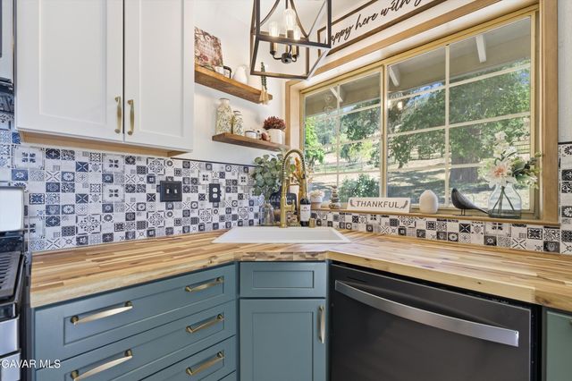 24360 Willow Pass Drive, Tehachapi, CA 93561