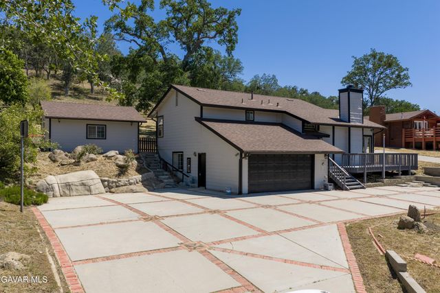 24360 Willow Pass Drive, Tehachapi, CA 93561