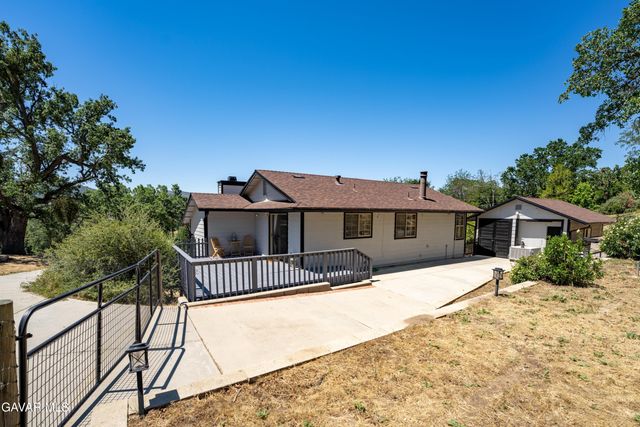 24360 Willow Pass Drive, Tehachapi, CA 93561