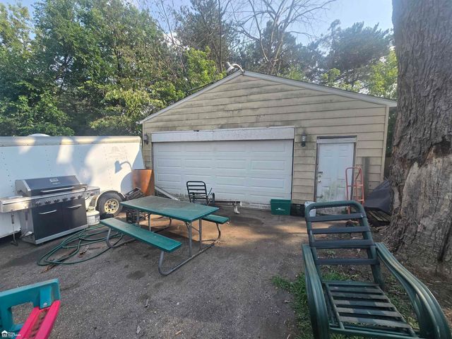 855 Victoria Avenue, Flint, MI 48507