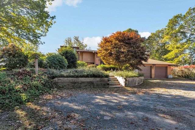 481 Lakeside Drive W, Centerville, MA 02632