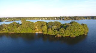 481 Lakeside Drive W, Centerville, MA 02632