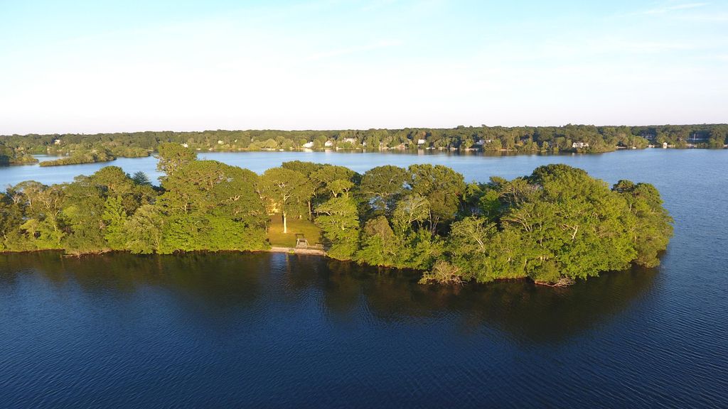 481 Lakeside Drive W, Centerville, MA 02632