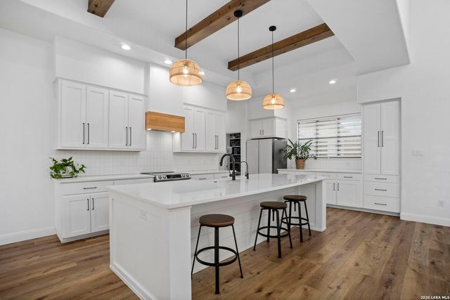 204 Oak Fields Dr.,, Floresville, TX 78114