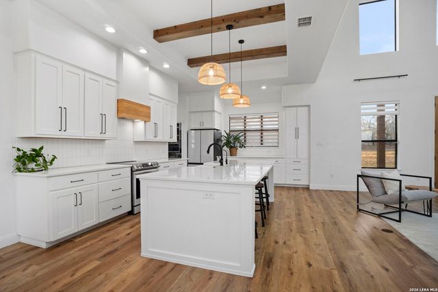 204 Oak Fields Dr.,, Floresville, TX 78114