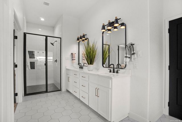 204 Oak Fields Dr.,, Floresville, TX 78114