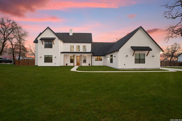 204 Oak Fields Dr.,, Floresville, TX 78114