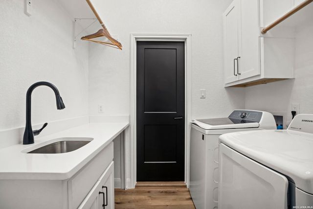 204 Oak Fields Dr.,, Floresville, TX 78114