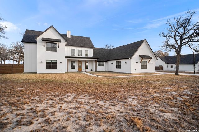 204 Oak Fields Dr.,, Floresville, TX 78114