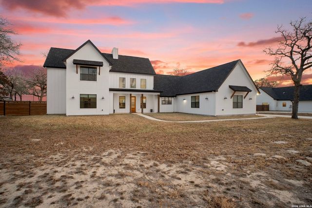 204 Oak Fields Dr.,, Floresville, TX 78114