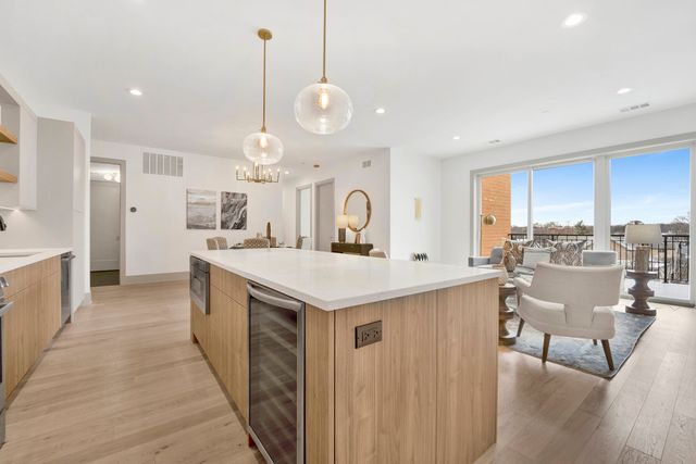 1548 W Ardmore Avenue 3E, Chicago, IL 60660