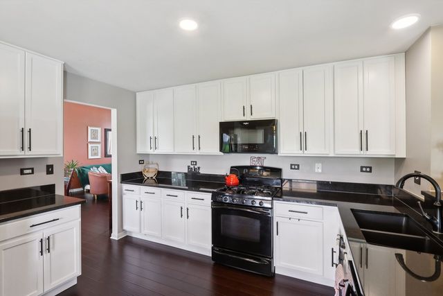 2025 Westbury Lane, Aurora, IL 60502