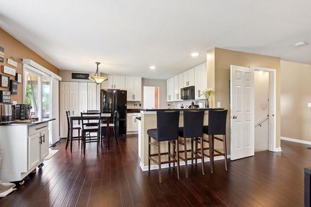 2025 Westbury Lane, Aurora, IL 60502