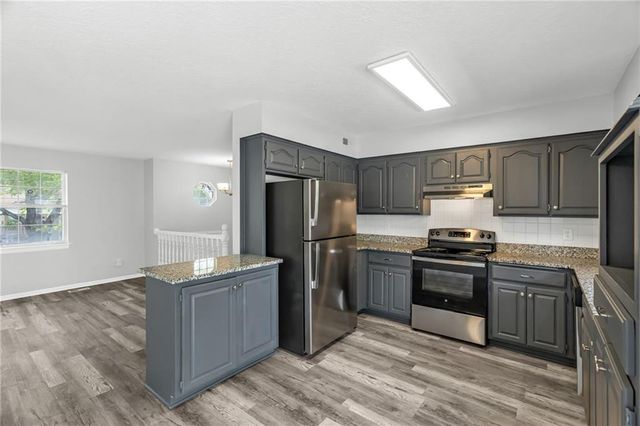 302 16th Avenue S, Greenwood, MO 64034