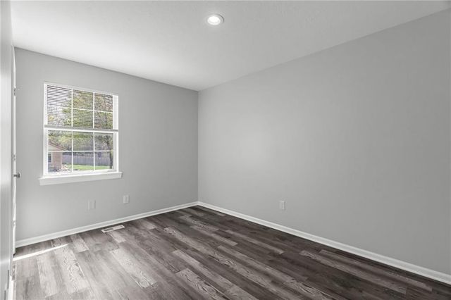302 16th Avenue S, Greenwood, MO 64034