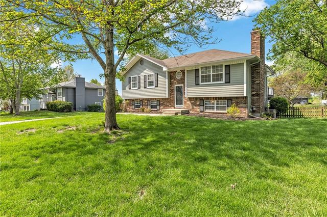 302 16th Avenue S, Greenwood, MO 64034